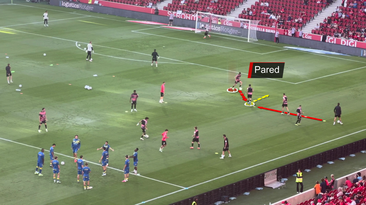 RUEDA DE PASES "Y" DE LUIS GARCÍA EJERCICIO REALIZADO EN EL CALENTAMIENTO PREPARTIDO DEL RCD MALLORCA 26/27. Toni Matas Barcelo